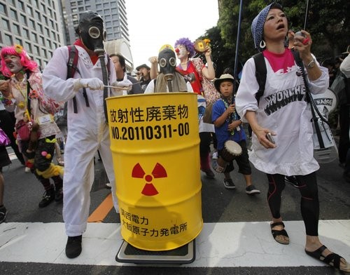 Người dân Nhật Bản biểu tình chống sử dụng năng lượng hạt nhân.